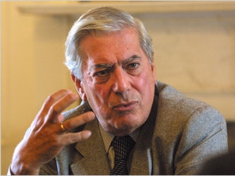 Nhà văn Mario Vargas Llosa .